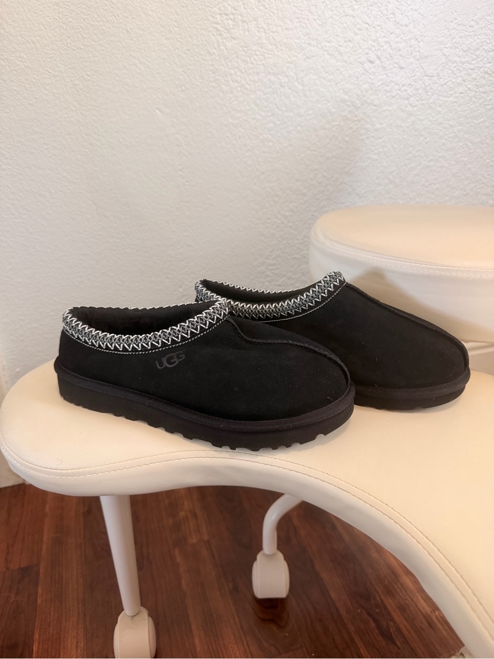BRAND NEW | UGG Tasman Black Suede Slip-On Mule Slippers with Contrast Stitching